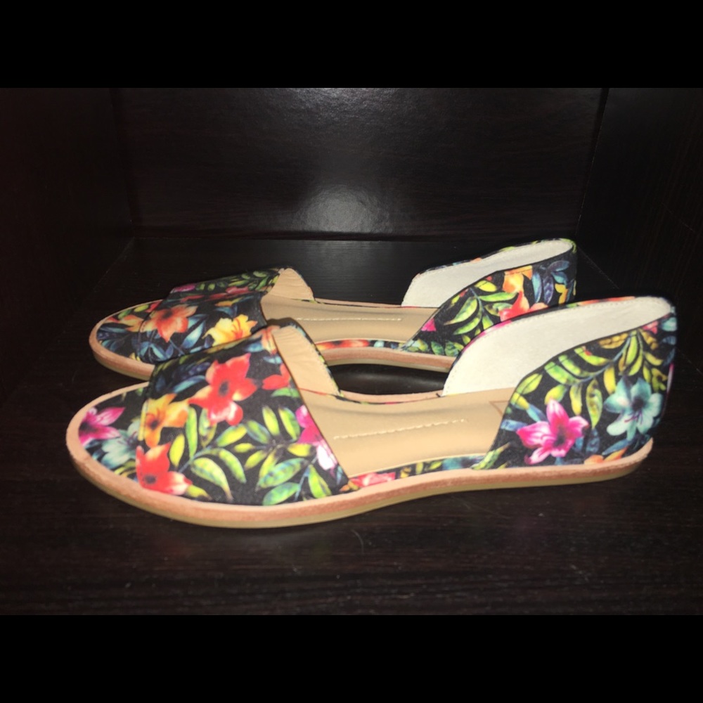 Dolce Vita open toe flats